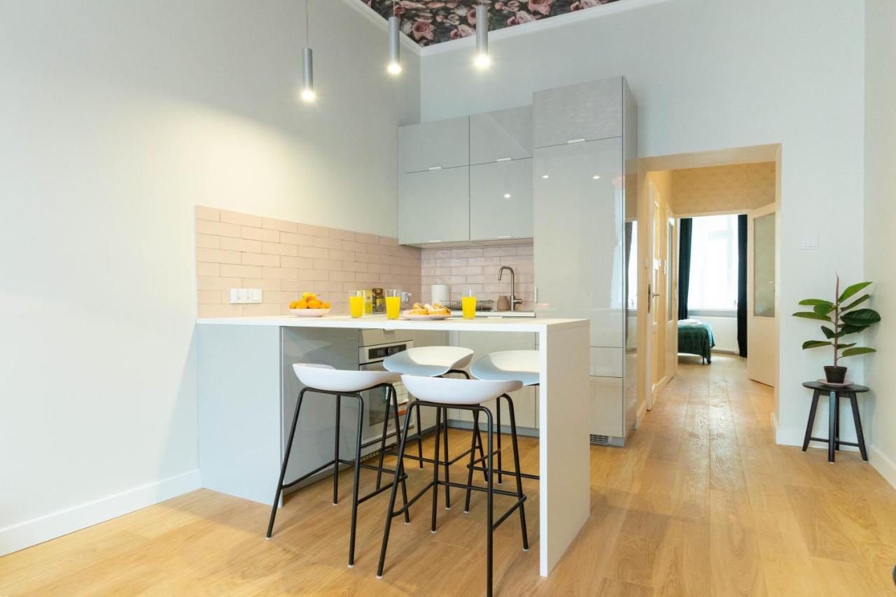 Glamorous And Brand New 2 Bedroom Cracovia Esterno foto